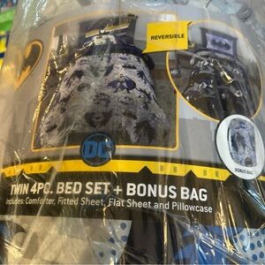 Batman Twin Reversible 4 Pc Bed
Set With Bonus Bag